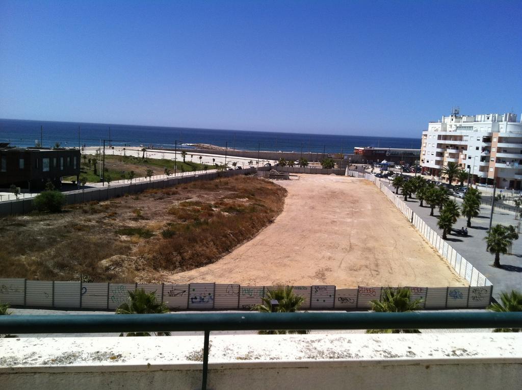 Cool Lisbon Apartment Near The Beach Costa da Caparica Quarto foto